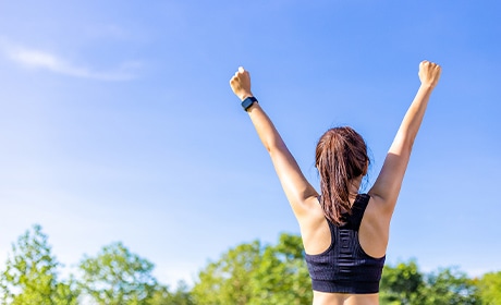運動する女性